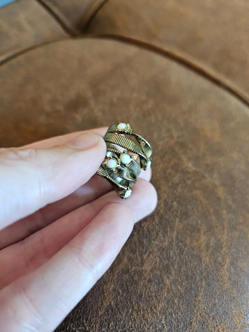 Vintage 1960s Womens Sz 4.75 Stacked Gold Tone Bohemian Ring w/ Stones
